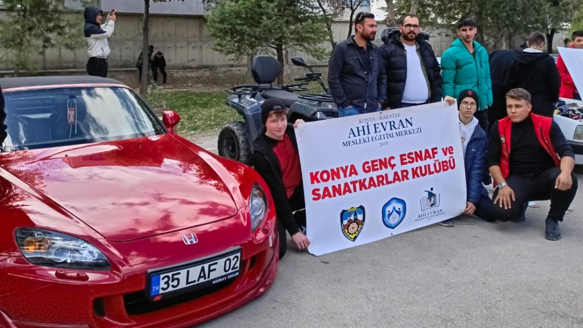 ÇALIŞAN GENÇLİK OTOMOBİL SERGİSİ VE ÖĞRENCİLERİMİZE SİMİT İKRAMI